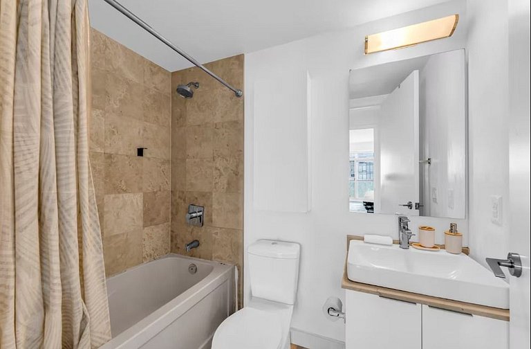 Luxury 2Bed+2Bath in the heart of Downtown