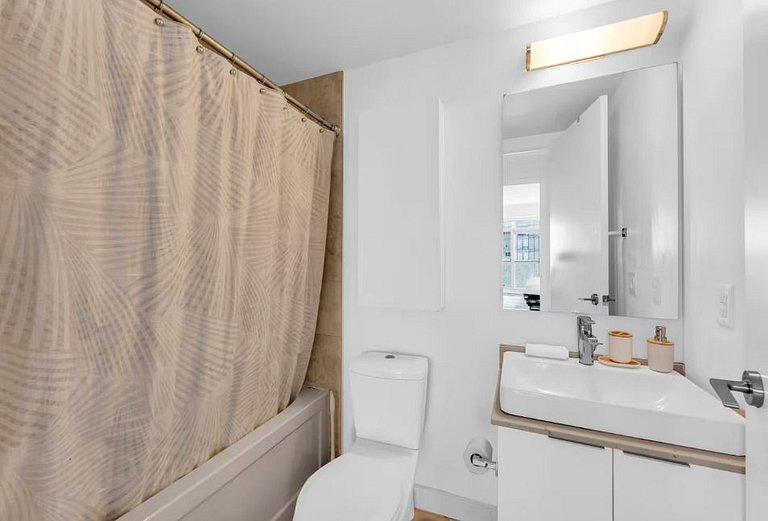 Luxury 2Bed+2Bath in the heart of Downtown