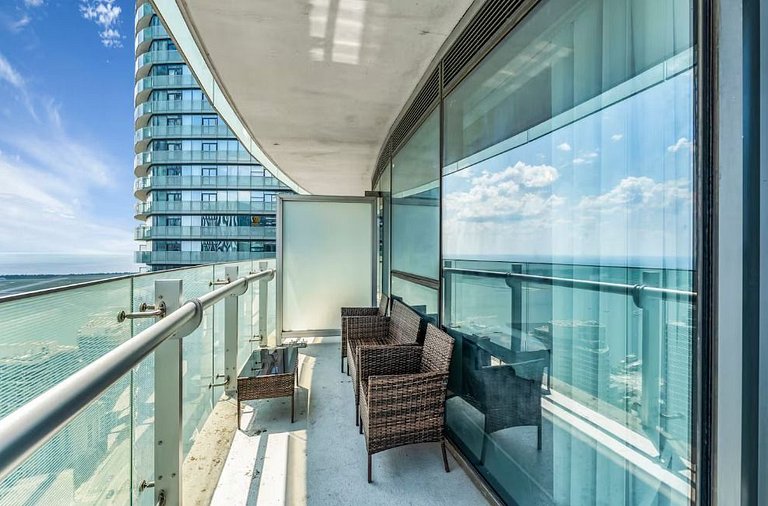 Luxury 2Bed+2Bath in the heart of Downtown