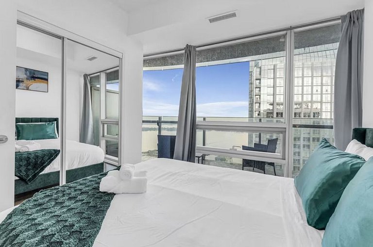 60th Floor Panoramic Sunset Skyline 3BDR Condo