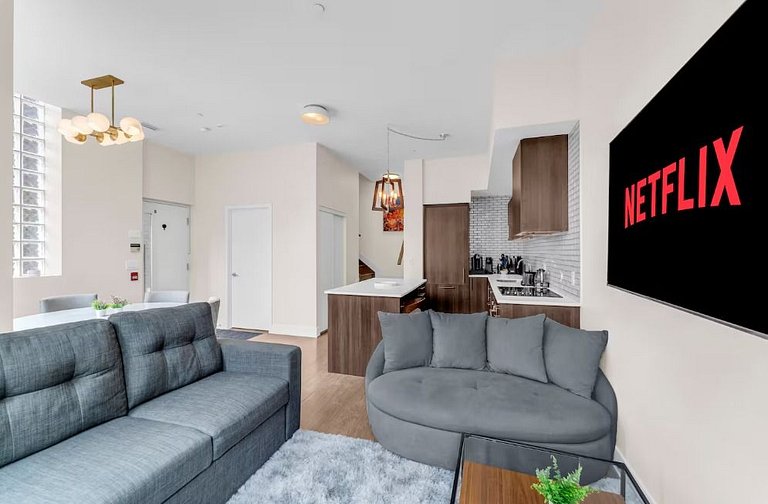 Beautiful Luxe 3BR+2Bath CN Tower