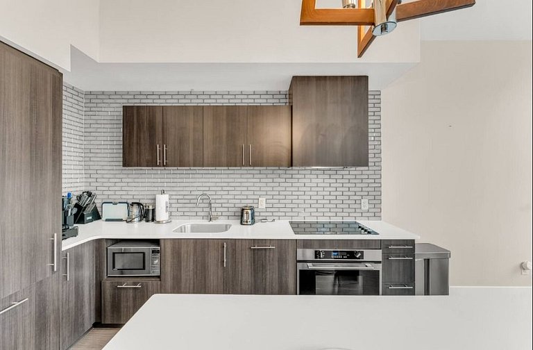 Beautiful Luxe 3BR+2Bath CN Tower