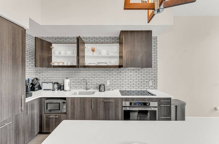 Beautiful Luxe 3BR+2Bath CN Tower