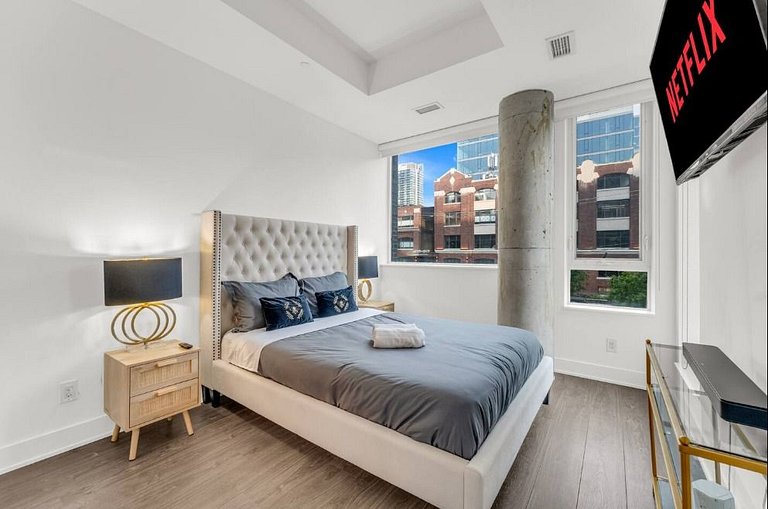 Beautiful Luxe 3BR+2Bath CN Tower