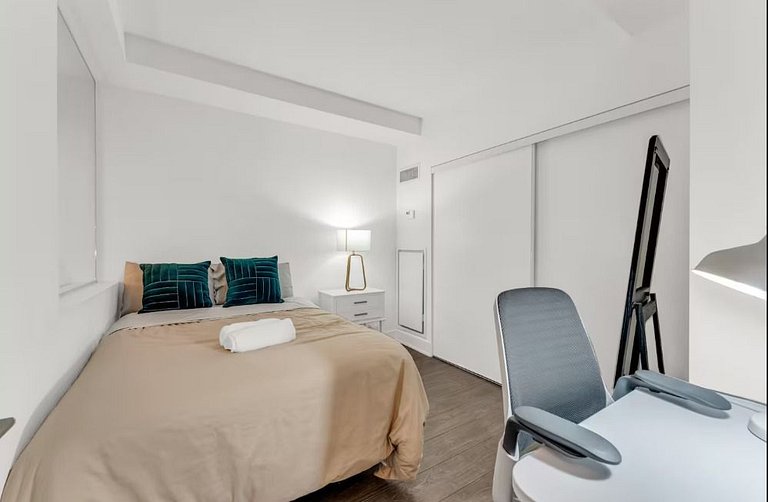 Beautiful Luxe 3BR+2Bath CN Tower