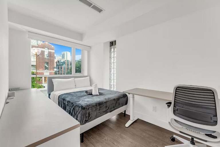 Beautiful Luxe 3BR+2Bath CN Tower