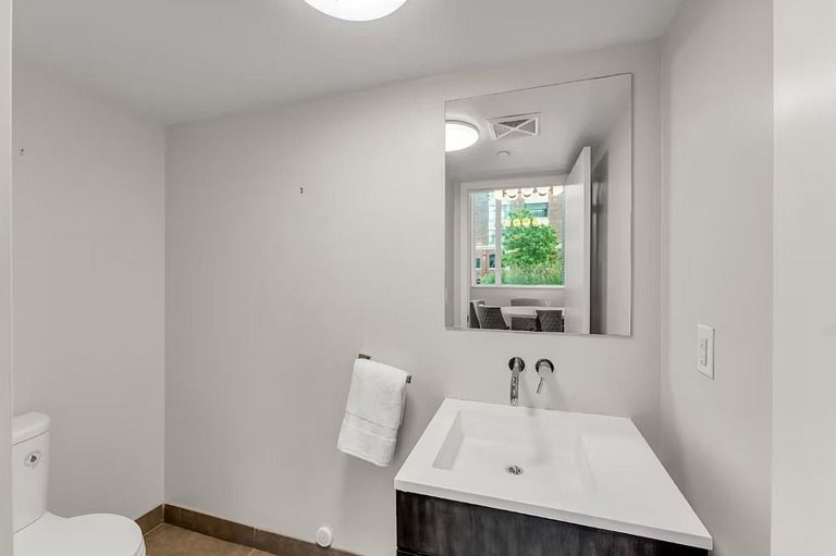 Beautiful Luxe 3BR+2Bath CN Tower