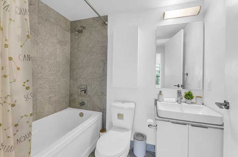 Condominio de 3 cuartos en el piso 67 con vista