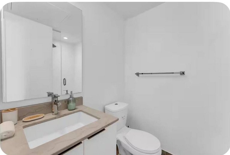 Condominio de 3 cuartos en el piso 67 con vista