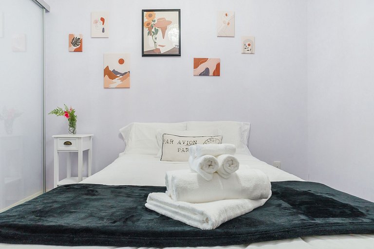 Chic Toronto Downtown Condo + Balcony