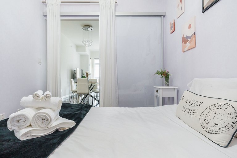 Moderno apartamento en el centro de Toronto con balcón