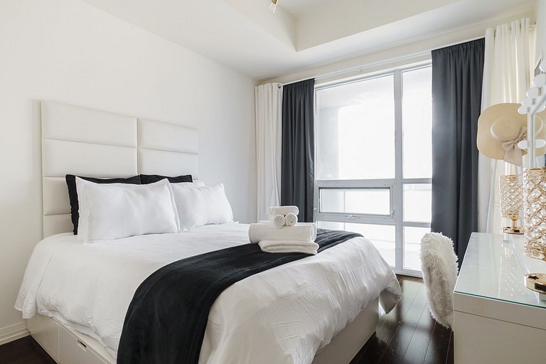 Chic Toronto Downtown Condo + Balcony