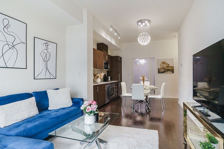 Chic Toronto Downtown Condo + Balcony