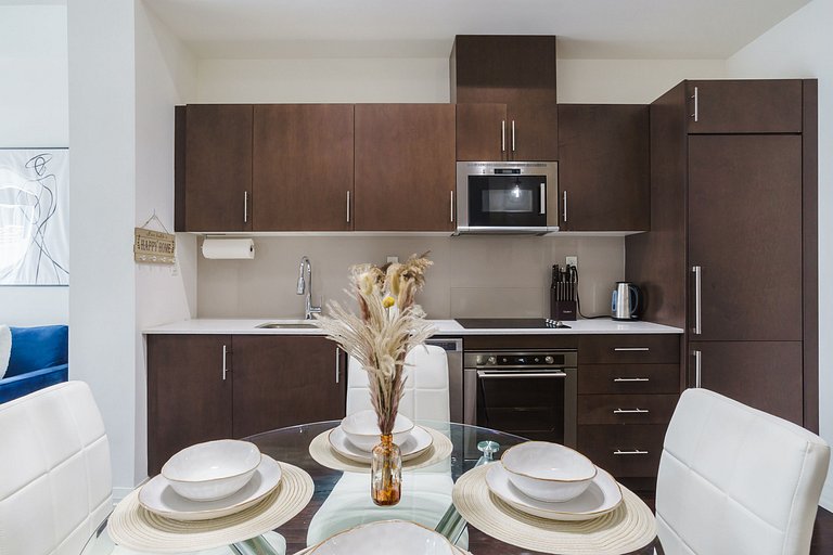 Stylish Downtown Toronto Condo w/ Balcony