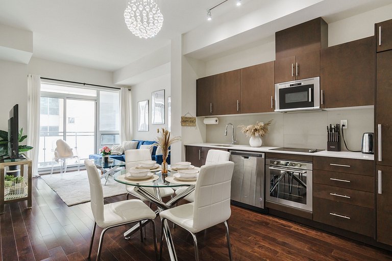 Chic Toronto Downtown Condo + Balcony