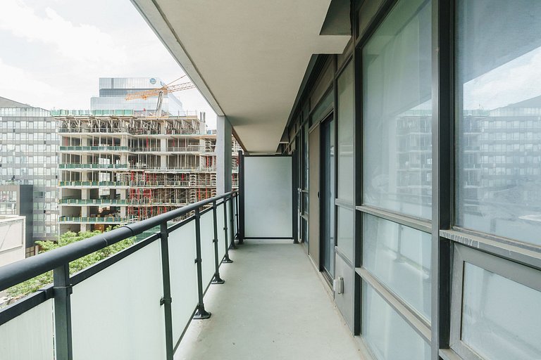Modern Downtown Toronto Apartment with Balcony