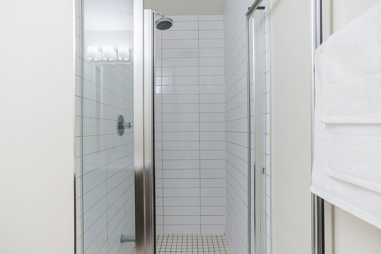 Stylish Downtown Toronto Condo w/ Balcony