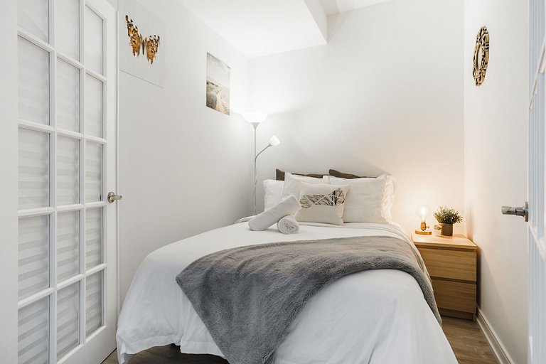 Spacius 2-Bedroom Downtown Toronto Condo