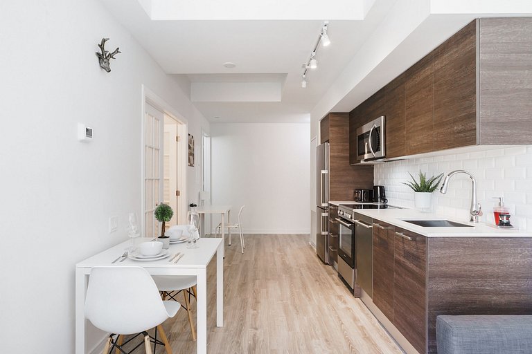Spacius 2-Bedroom Downtown Toronto Condo