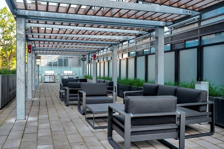 Spacius 2-Bedroom Downtown Toronto Condo