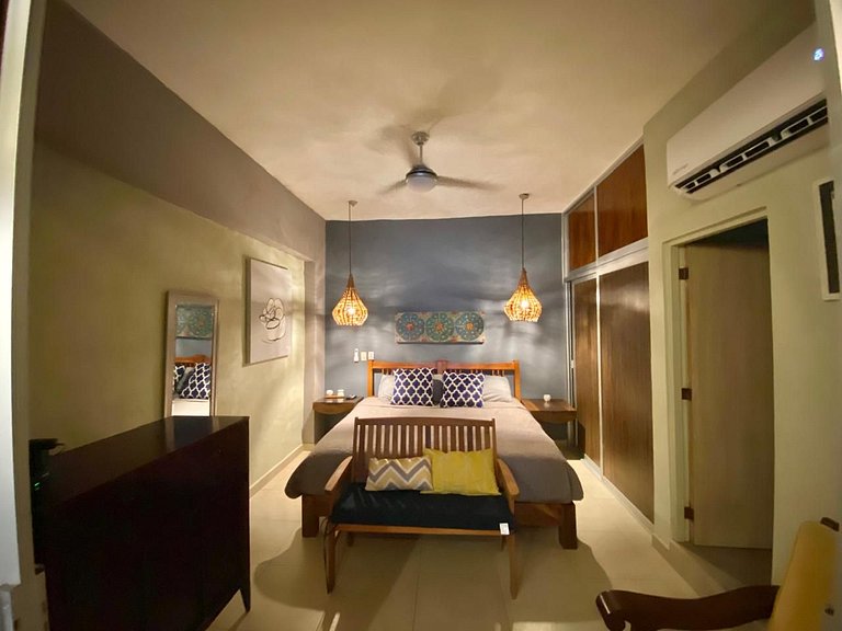 Stunning one-bedroom, 1.5Bath in the Romantic Zone