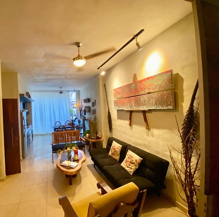 Stunning one-bedroom, 1.5Bath in the Romantic Zone