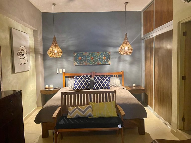 Stunning one-bedroom, 1.5Bath in the Romantic Zone