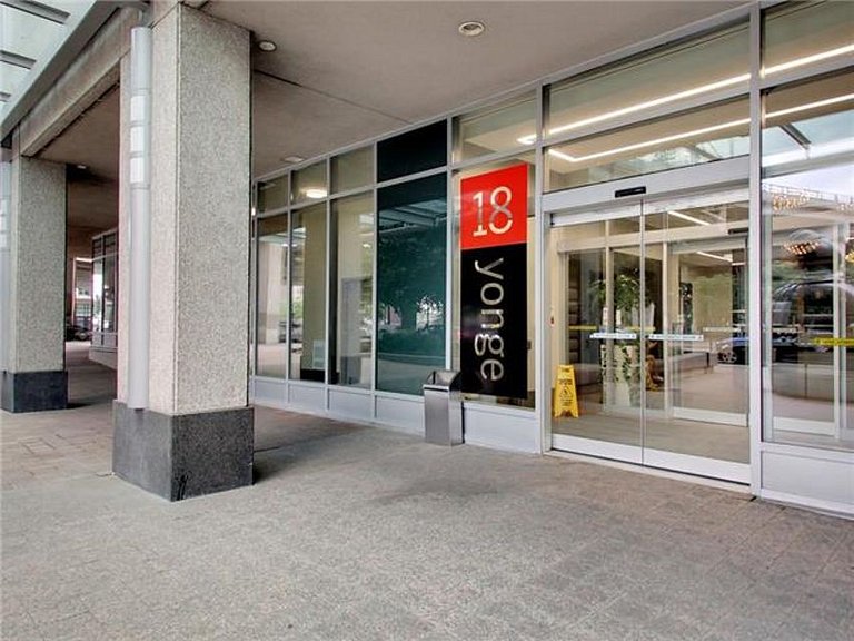 FIFA Stay 2026: Toronto Downtown 2BDR + Parking