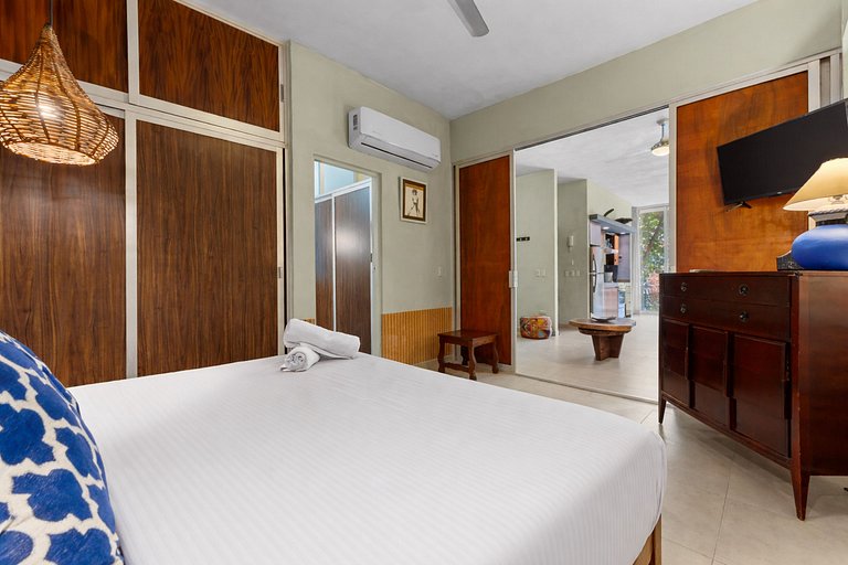 Stunning one-bedroom, 1.5Bath in the Romantic Zone