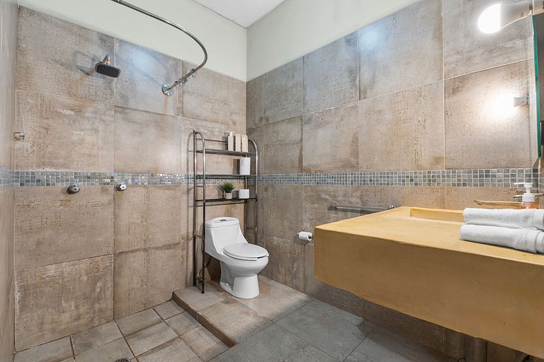 Stunning one-bedroom, 1.5Bath in the Romantic Zone