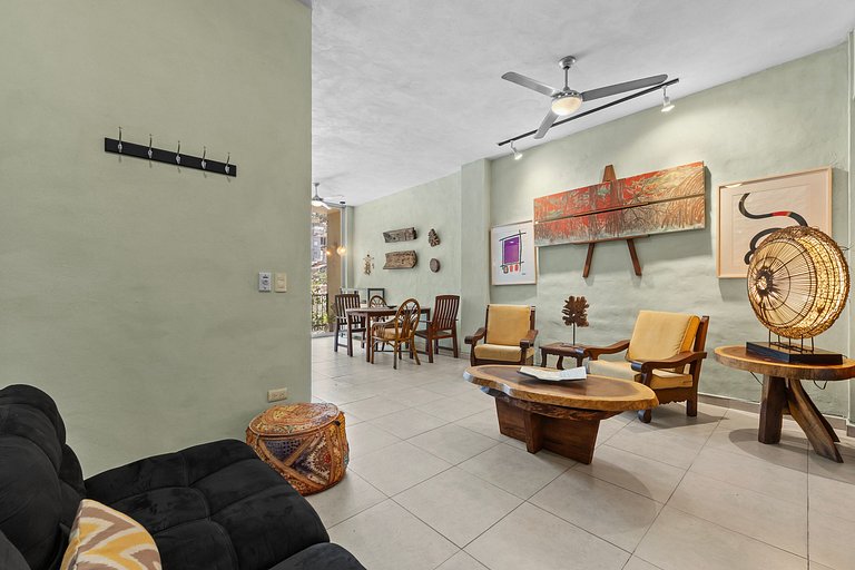 Stunning one-bedroom, 1.5Bath in the Romantic Zone