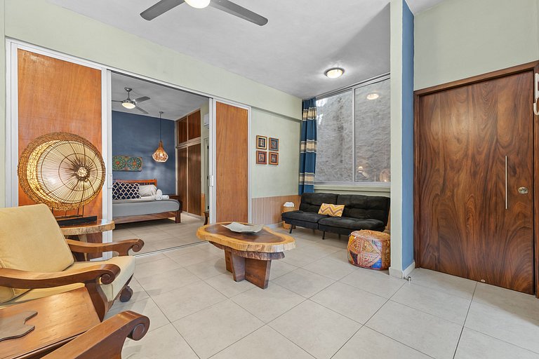 Stunning one-bedroom, 1.5Bath in the Romantic Zone