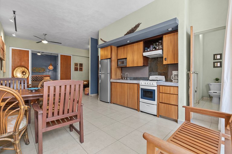 Stunning one-bedroom, 1.5Bath in the Romantic Zone