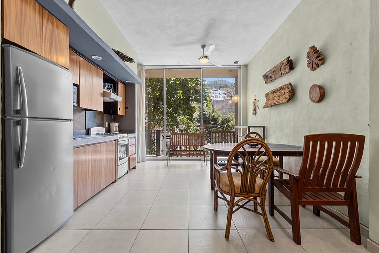 Stunning one-bedroom, 1.5Bath in the Romantic Zone