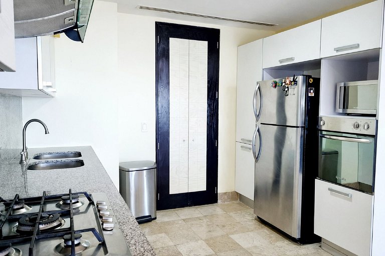 Deck12 Elite Escape – Casino On‑Site Access