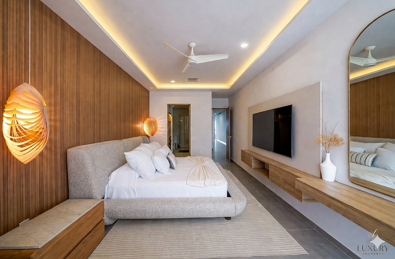 Luxury Oceanfront Condo with Private Jacuzzi