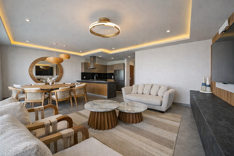 Luxury Oceanfront Condo with Private Jacuzzi