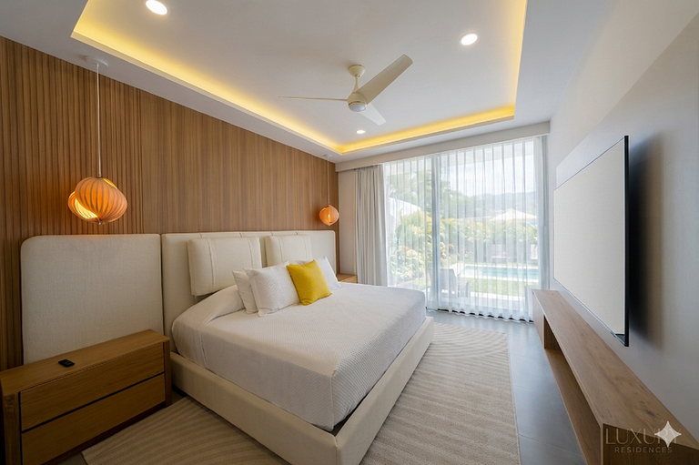 Luxury Oceanfront Condo with Private Jacuzzi