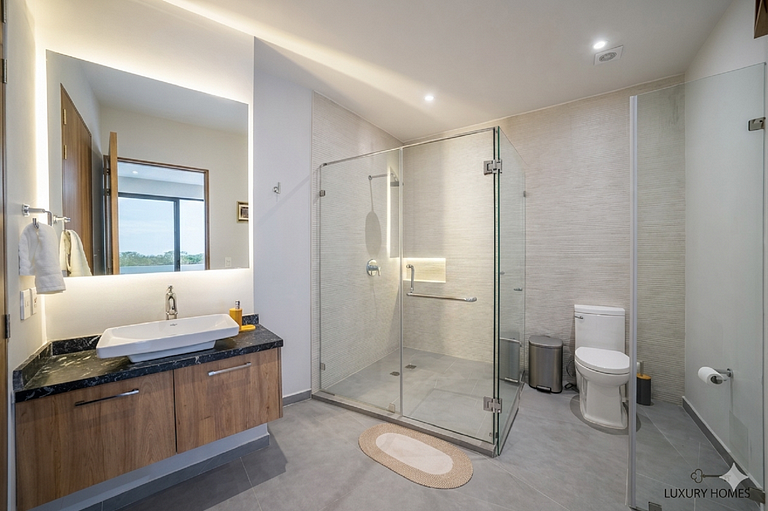 Luxury Oceanfront Condo with Private Jacuzzi