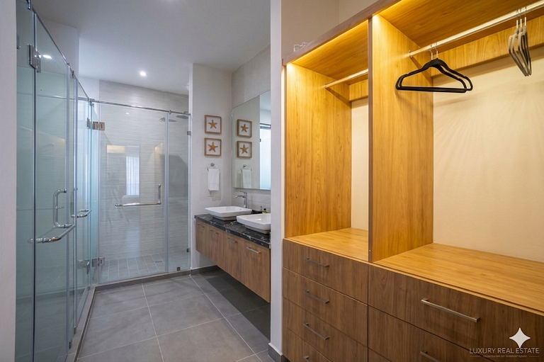 Luxury Oceanfront Condo with Private Jacuzzi