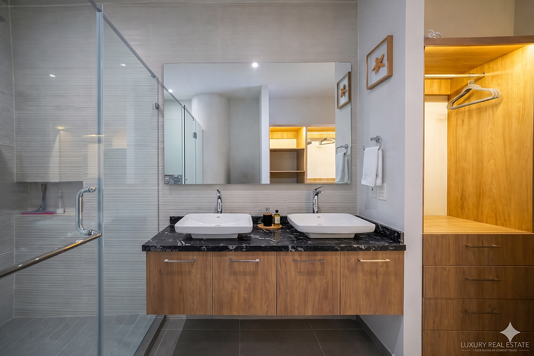 Luxury Oceanfront Condo with Private Jacuzzi