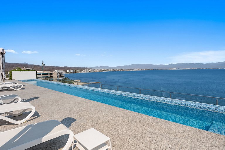 Luxury Oceanfront Condo with Private Jacuzzi