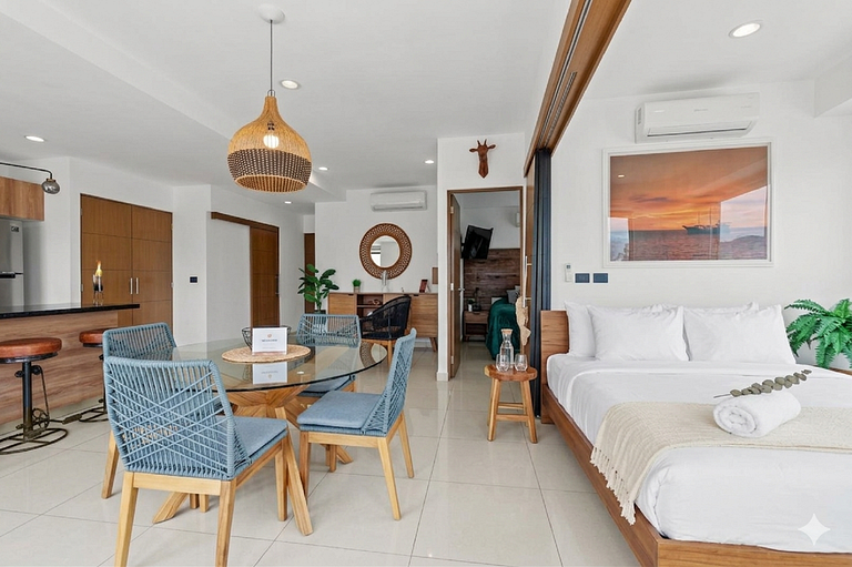 Zoho Skies 2 BDR, 2 Bath, with Parking