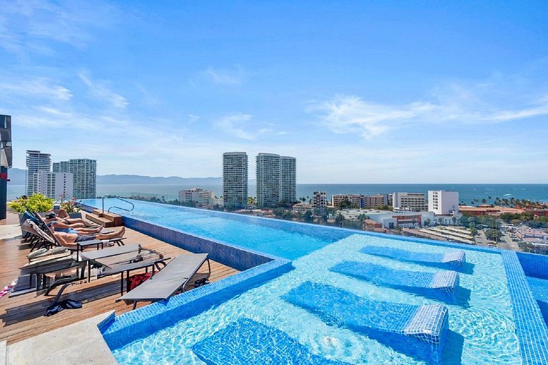 Zoho Skies 2 BDR, 2 Bath, with Parking