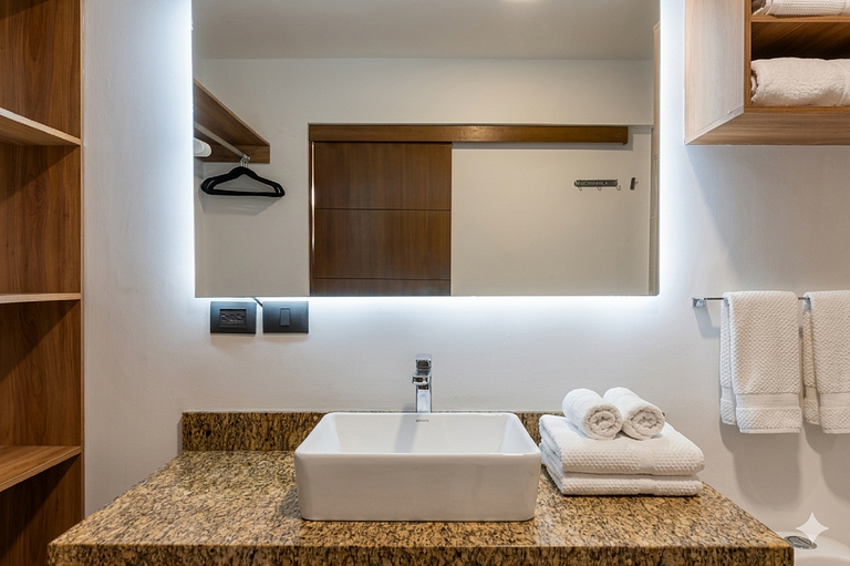 Zoho Skies 2 BDR, 2 Bath, with Parking