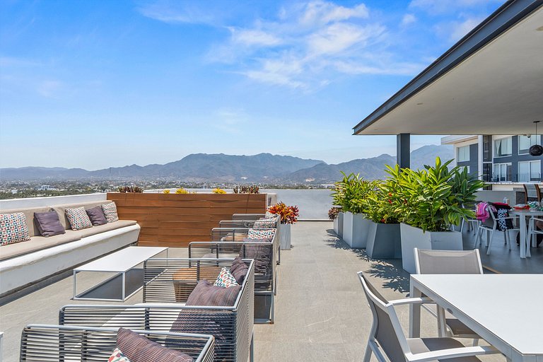 Zoho Skies 2 BDR, 2 Bath, with Parking