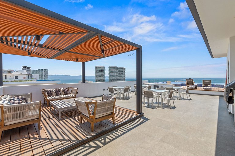 Zoho Skies 2 BDR, 2 Bath, with Parking