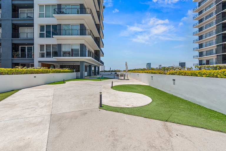 Zoho Skies 2 BDR, 2 Bath, with Parking