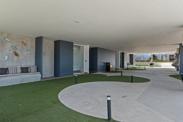 Zoho Skies 2 BDR, 2 Bath, with Parking