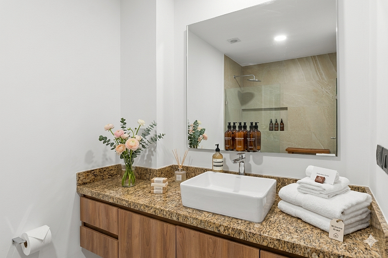 Zoho Skies 2 BDR, 2 Bath, with parking